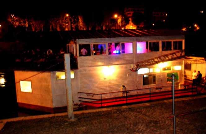 Feste di compleanno al Barcone sul Tevere a Roma: un party in movimento